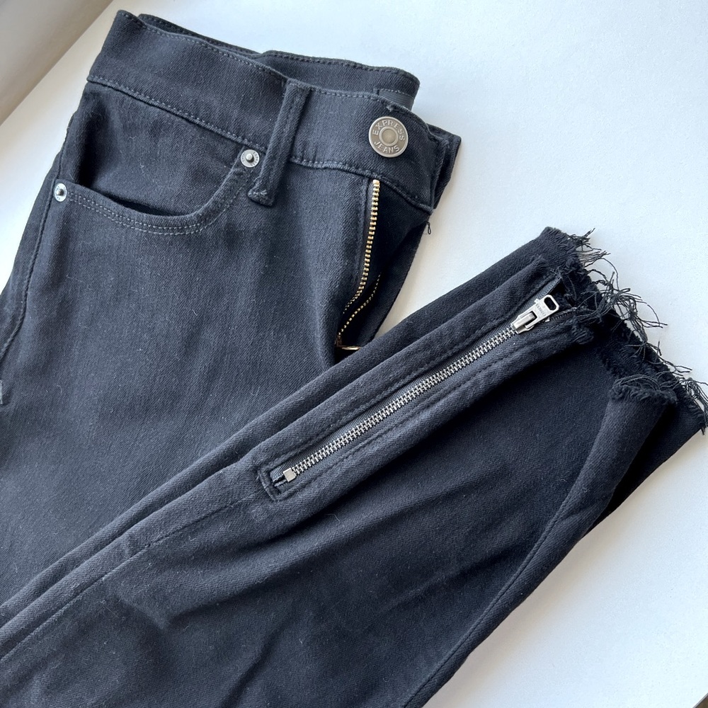 Express Cropped Legging Mid Rise - Size 4 - Zipper Accent - Real Pockets - Black